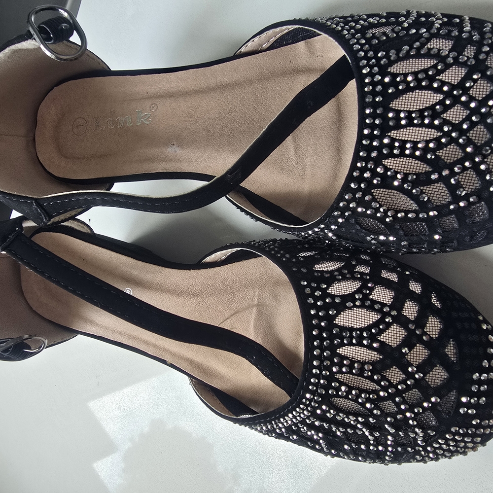 Elegant Black Women's Shoes with Rhinestone Detailing